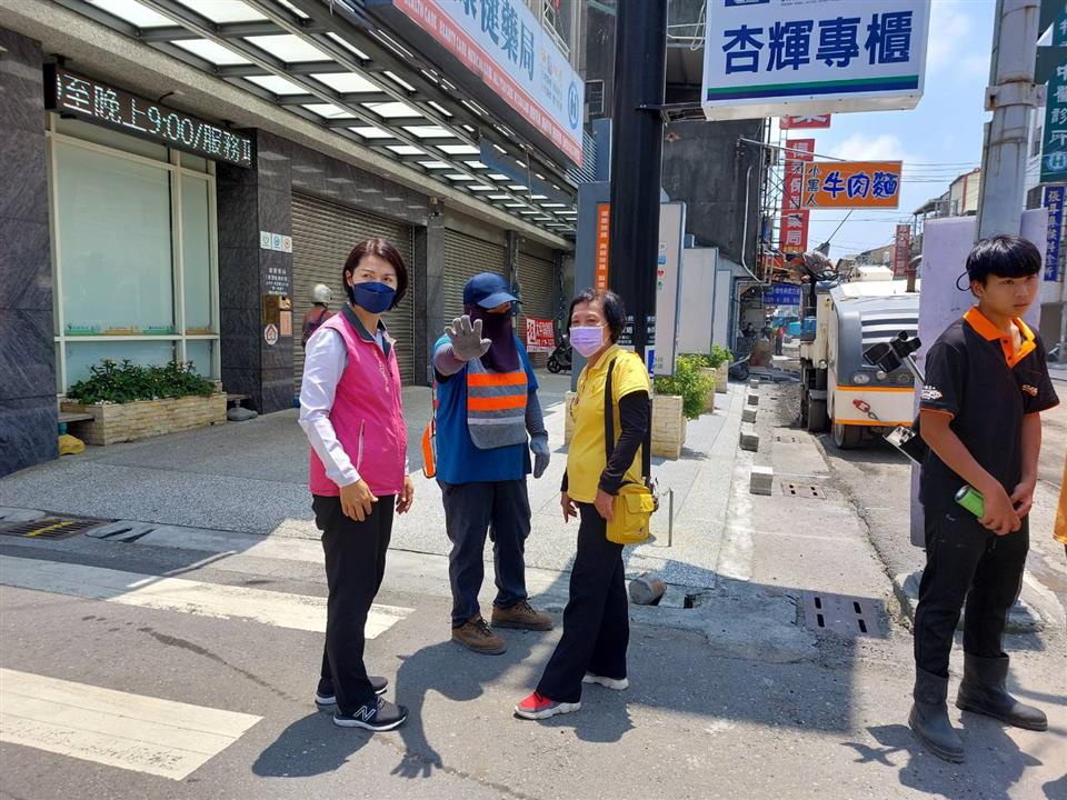 04月份鎮政活動剪影1100425清潔隊至各學校、公園、等地方防疫清消